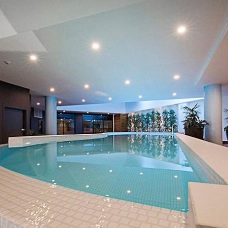 Luxe 2Br Executive Apartment Kingston Pool Parking Wifi Bbq Wine Eksteriør billede