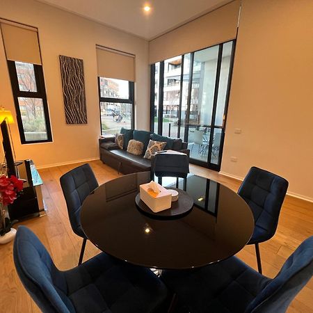 Luxe 2Br Executive Apartment Kingston Pool Parking Wifi Bbq Wine Eksteriør billede