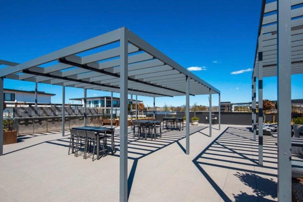 Luxe 2Br Executive Apartment Kingston Pool Parking Wifi Bbq Wine Eksteriør billede