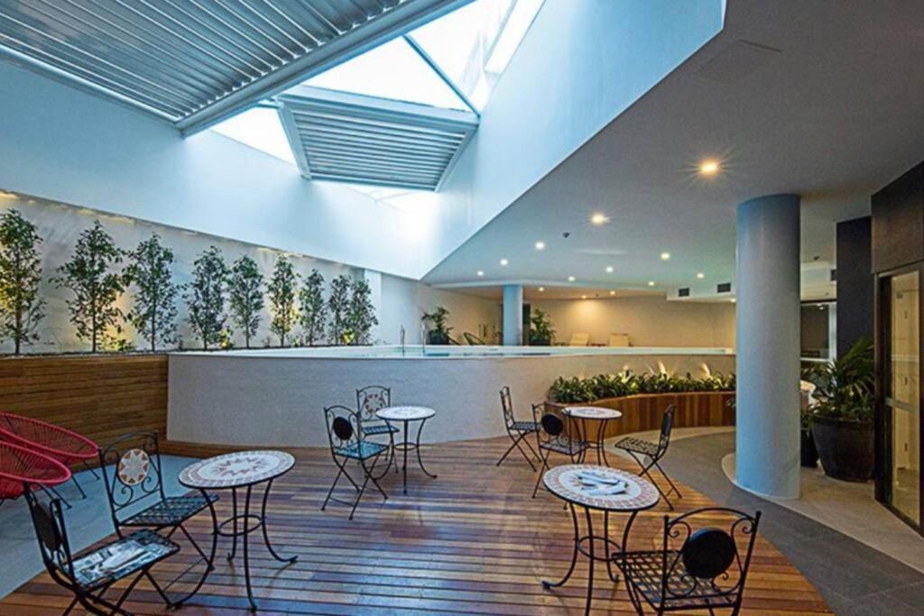 Luxe 2Br Executive Apartment Kingston Pool Parking Wifi Bbq Wine Eksteriør billede