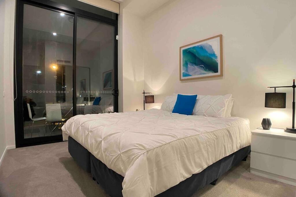 Luxe 2Br Executive Apartment Kingston Pool Parking Wifi Bbq Wine Eksteriør billede