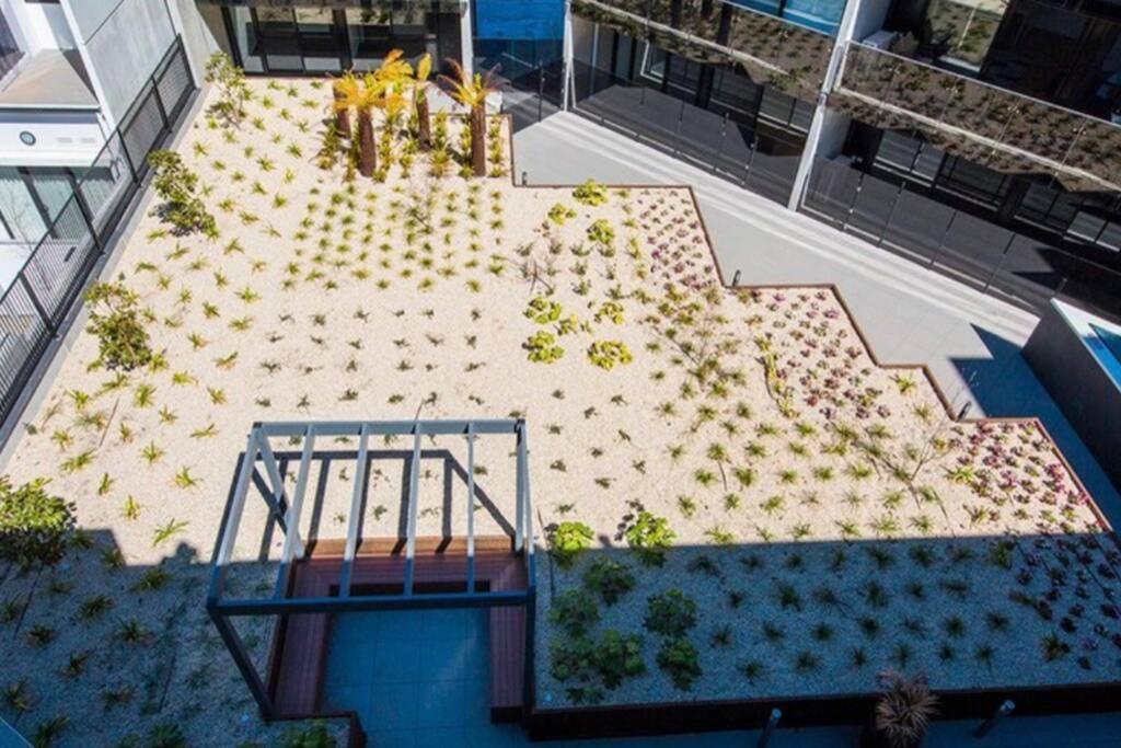 Luxe 2Br Executive Apartment Kingston Pool Parking Wifi Bbq Wine Eksteriør billede