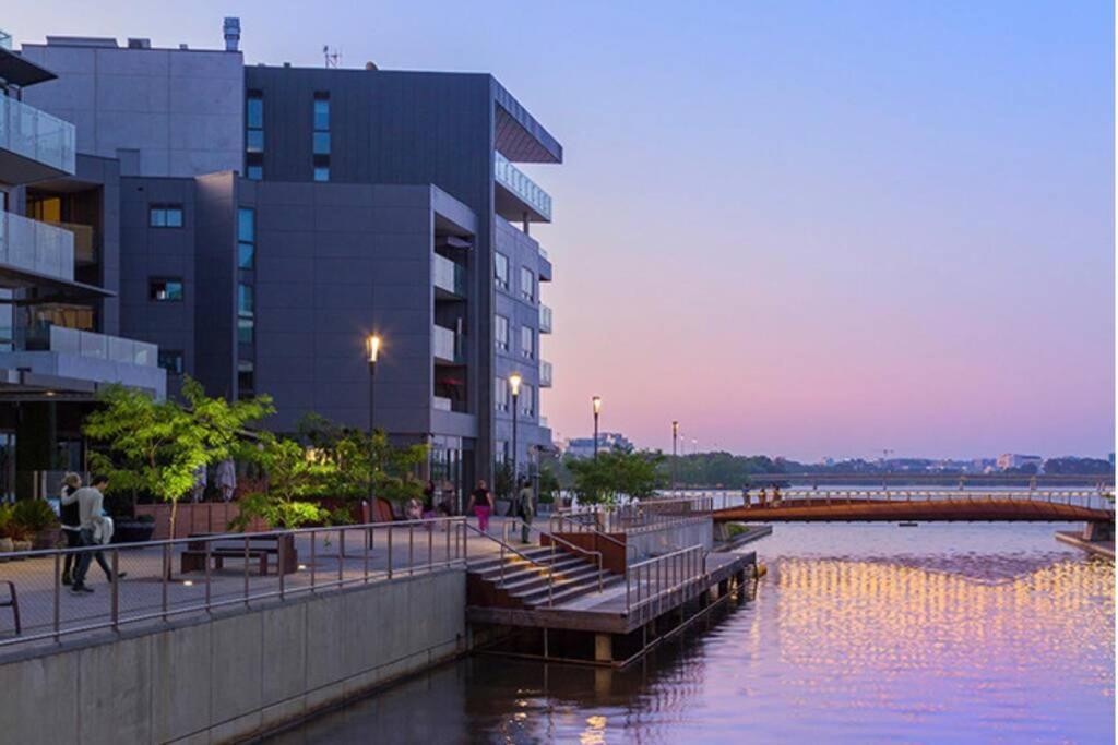 Luxe 2Br Executive Apartment Kingston Pool Parking Wifi Bbq Wine Eksteriør billede