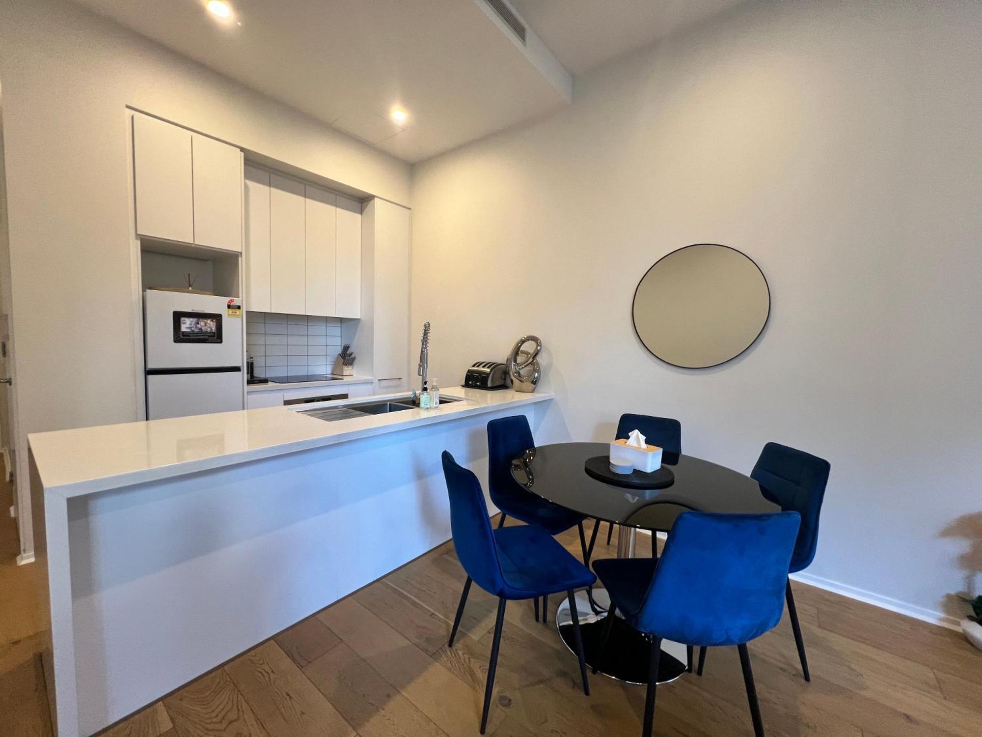 Luxe 2Br Executive Apartment Kingston Pool Parking Wifi Bbq Wine Eksteriør billede