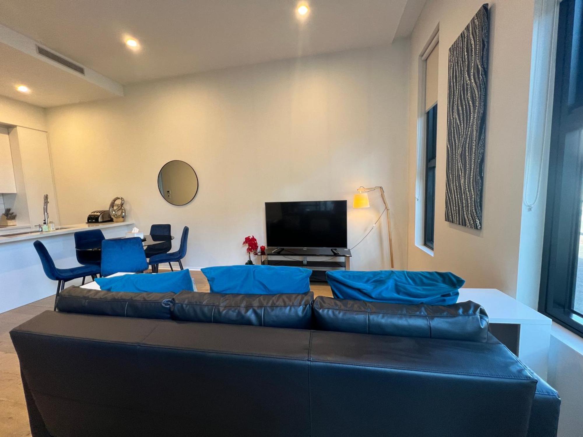Luxe 2Br Executive Apartment Kingston Pool Parking Wifi Bbq Wine Eksteriør billede